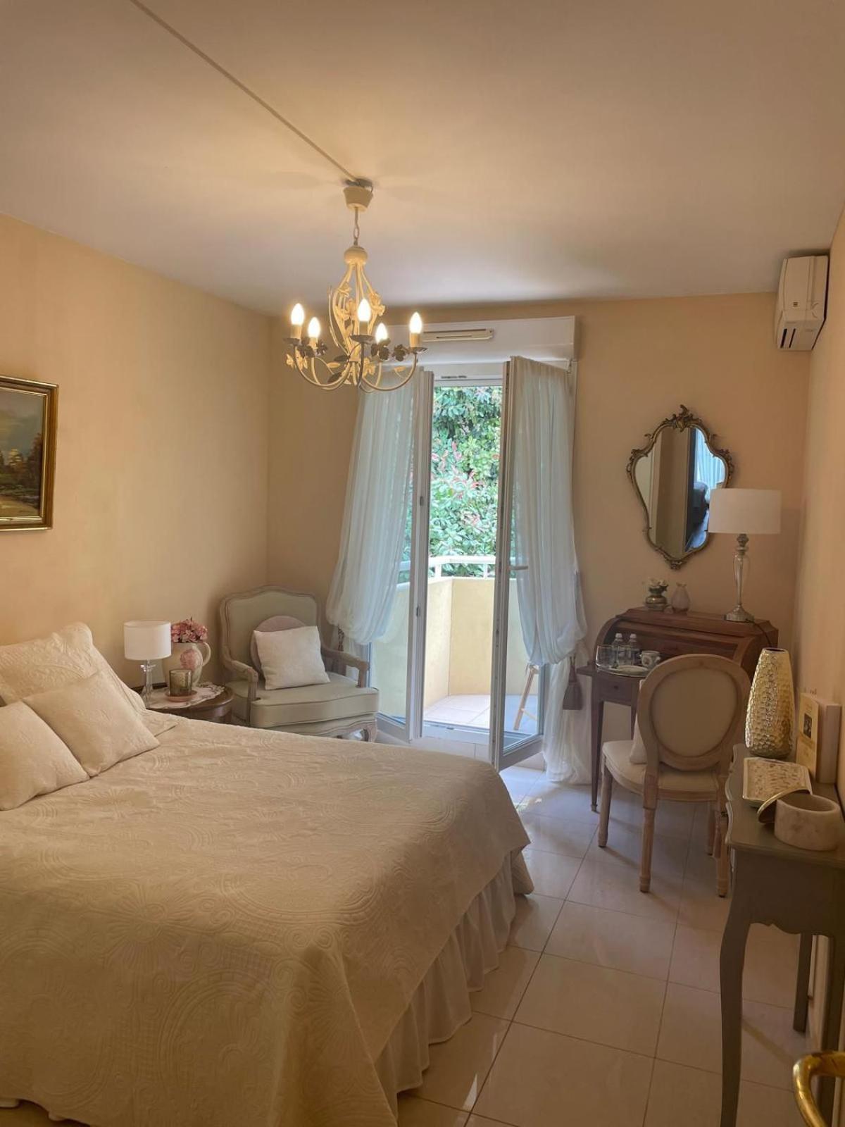 Bed and Breakfast Grace & Breakfast Beausoleil Exterior foto
